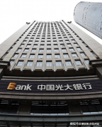 建建外立面采用玻璃幕墙设